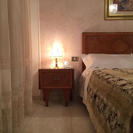 B&B Donna Porzia Trani Bagian luar foto
