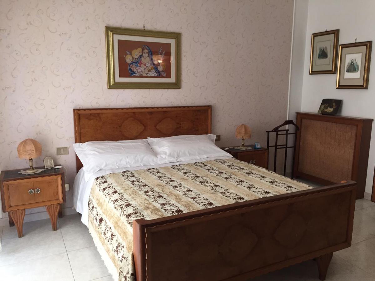 B&B Donna Porzia Trani Bagian luar foto