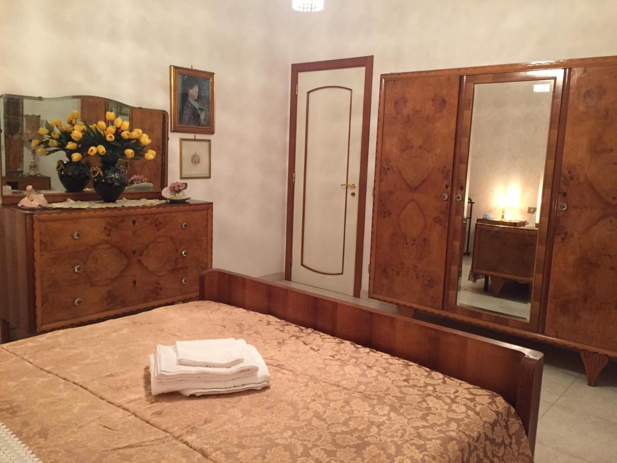 B&B Donna Porzia Trani Bagian luar foto