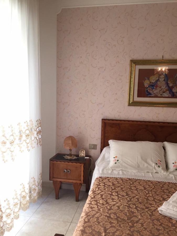 B&B Donna Porzia Trani Bagian luar foto