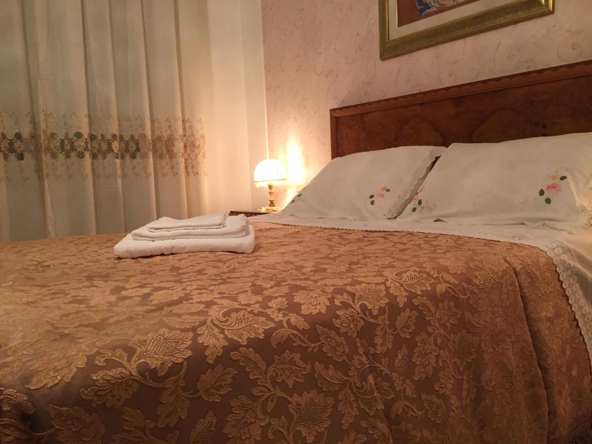 B&B Donna Porzia Trani Bagian luar foto